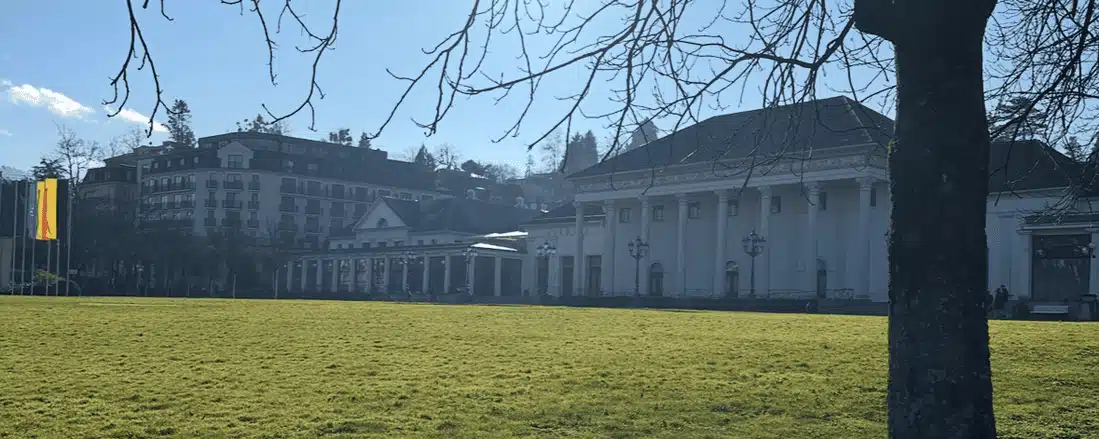 Kurhaus und Casino Baden-Baden bei Nacht – eines der schönsten Casinos der Welt