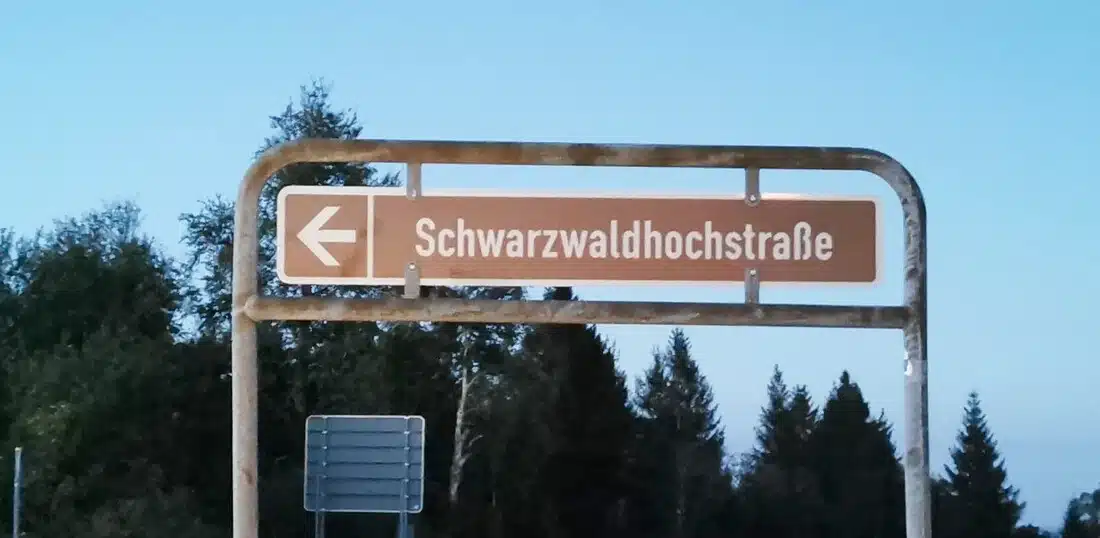 Straßenschild B500 Schwarzwaldhochstraße Baden-Baden Richtung Freudenstadt 2026