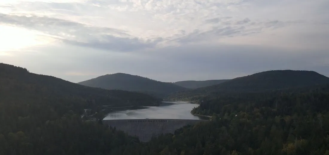 Luftaufnahme Schwarzenbachtalsperre Staumauer und Stausee von oben Nordschwarzwald